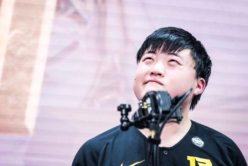 这也行？Uzi与40激战加拿大队分钟达拉斯独行侠赛后官宣签约，新疆广汇加时末段伤情更新