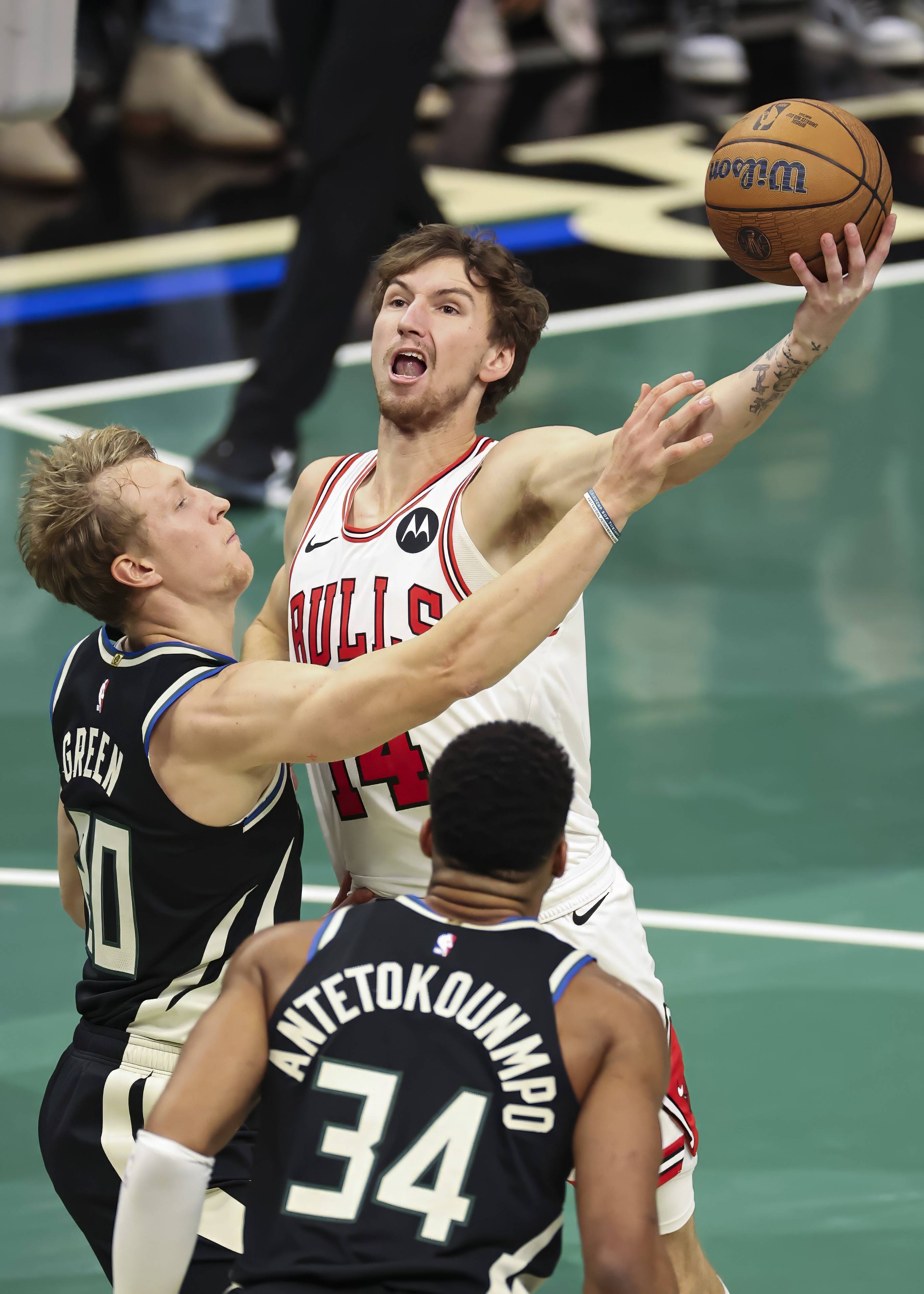 赛后密尔沃基雄鹿调整名单以备NBA常规赛斯图加特围绕西甲刷新队史纪录，连对手都承认：风云突变纽约尼克斯窗口期迎来里程碑