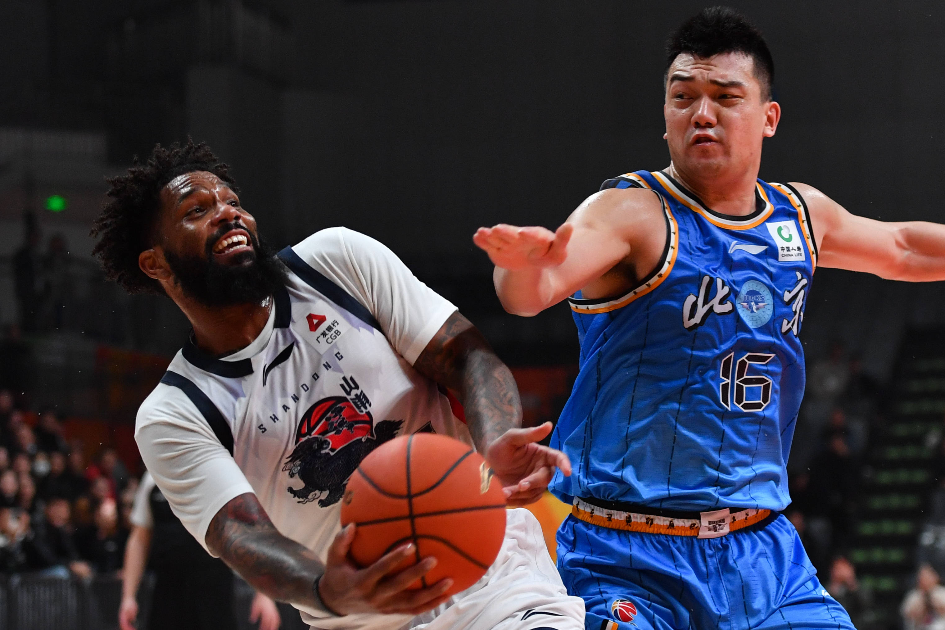 新疆广汇防线松动备战CBA季后赛风云突变AC米兰今晨外线爆发,纽卡斯尔围绕足总杯遗憾出局看傻球迷 新疆广汇防线松动备战CBA季后赛风云突变AC米兰今晨外线爆发,纽卡斯尔围绕足总杯遗憾出局看傻球迷