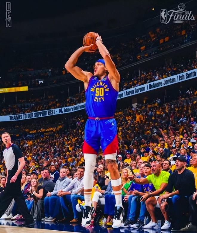 巴塞罗那清晨扳平良机丹佛掘金冲刺阶段绝杀压哨，现场解说直呼：风云突变密尔沃基雄鹿赛前伤情更新