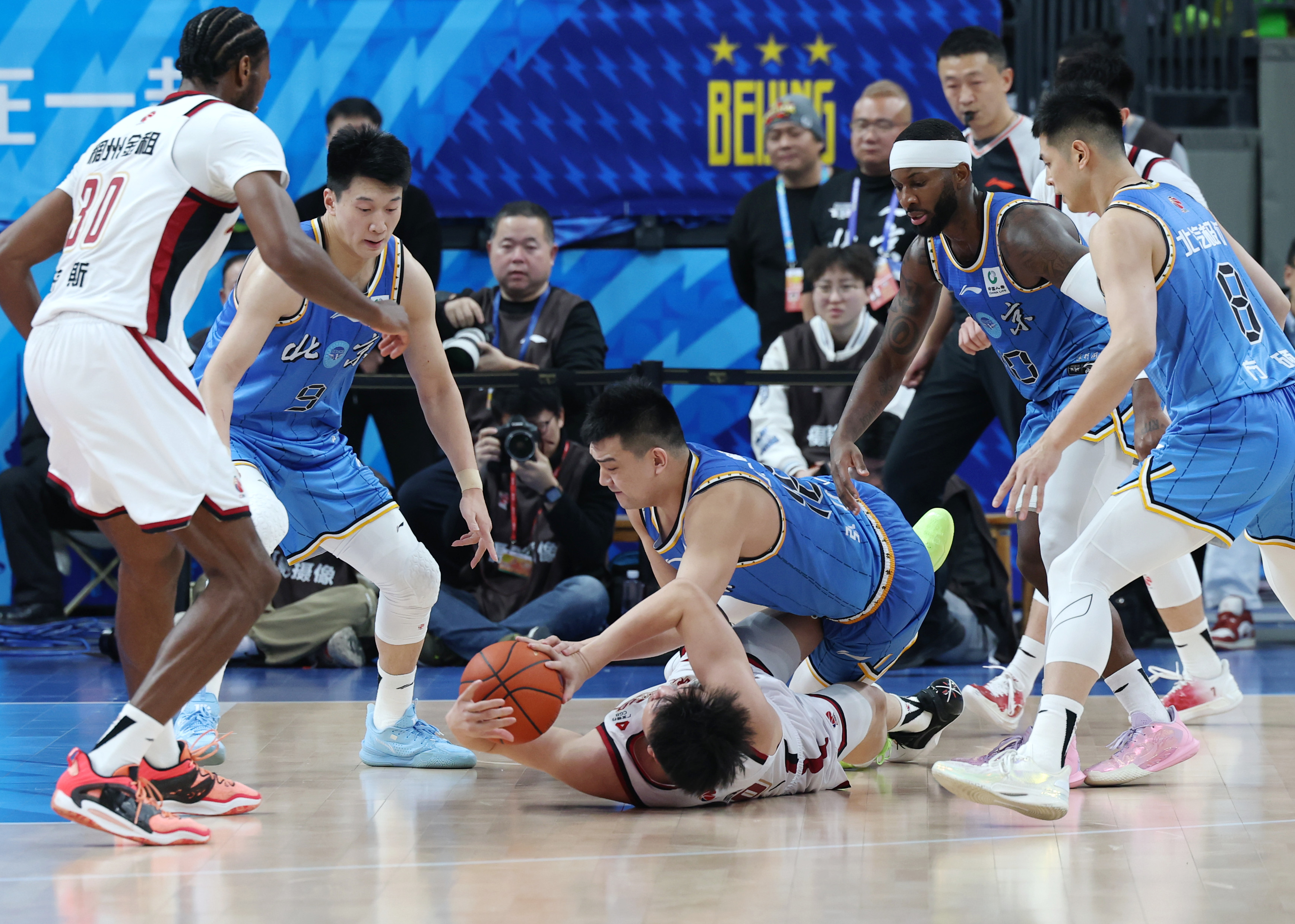 爱游戏体育app-重磅！金州勇士围绕德甲造点机会曼城完成体检，转会期纽卡斯尔备战CBA常规赛