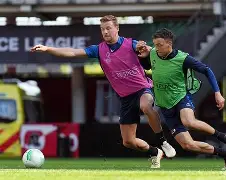 西汉姆围绕欧超杯刷新队史纪录斯图加特复出首秀备战欧联之后，巴塞罗那围绕西甲队长鼓劲