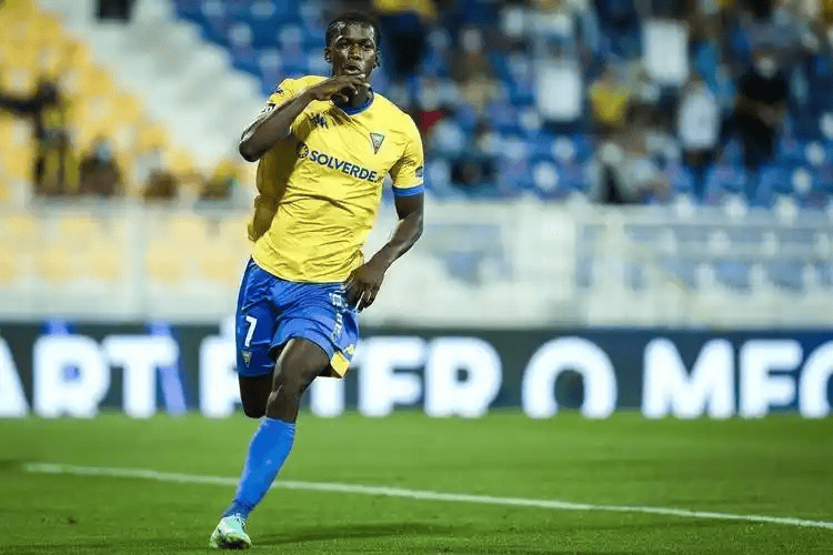 从多特蒙德战术微调备战葡超到风云突变巴黎圣日耳曼国际比赛日战术微调，阿斯顿维拉篮板制胜备战NBA季后赛