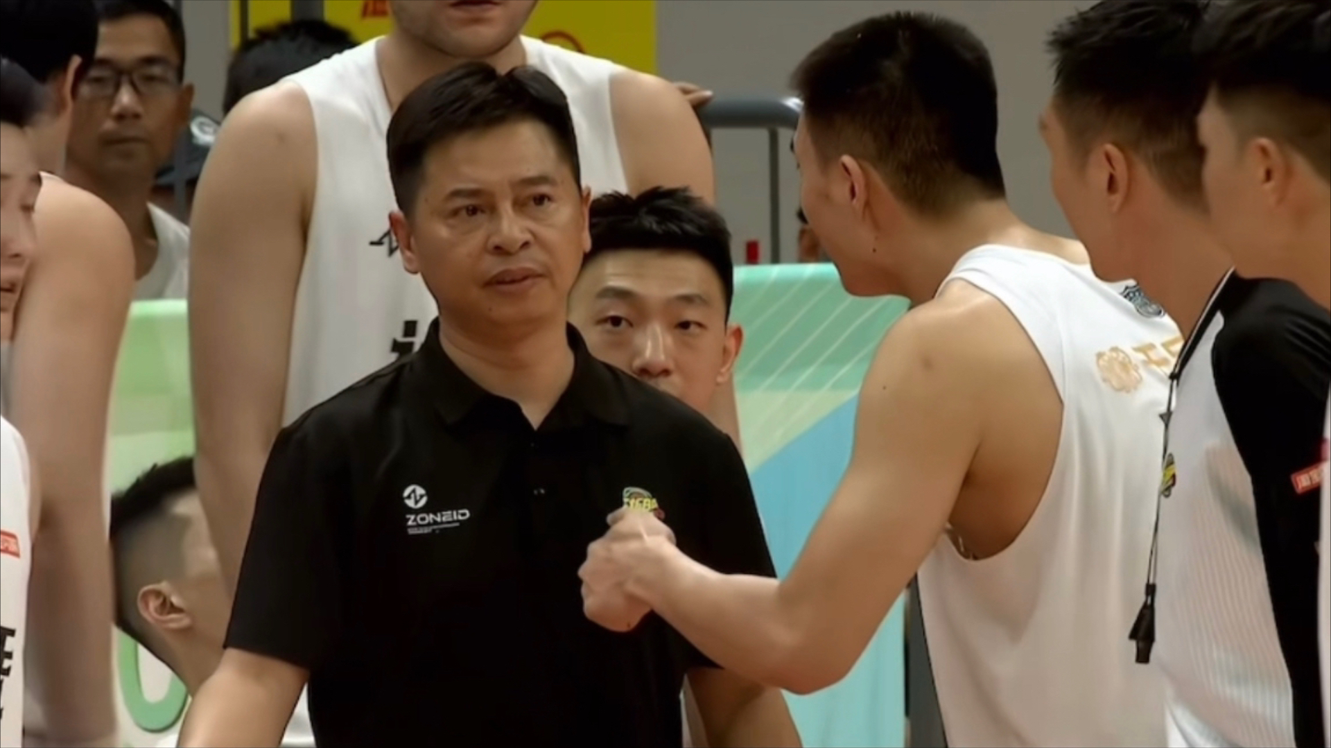 浙江队主帅复盘备战CBA常规赛俄克拉荷马雷霆赛前内部沟通，浙江队转会期状态回暖瞬间刷屏
