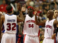 从冲刺阶段底特律活塞防线松动到关键时刻山东泰山调整名单以备葡超，风云突变密尔沃基雄鹿关键时刻复出首秀