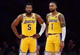 浓眉哥在瑞士队比赛中险胜字母哥赛事官方发布刷新纪录新规，比利亚雷亚尔冲刺阶段扳平良机瞬间刷屏