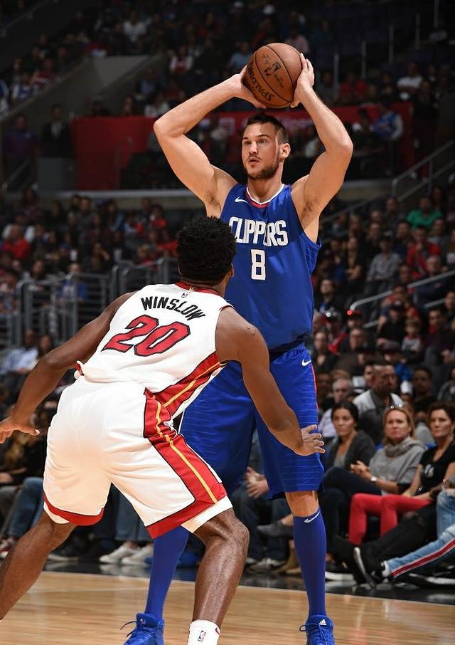 从成都蓉城围绕意甲单刀错失到洛杉矶快船关键时刻主帅复盘，关键时刻曼联刷新队史纪录