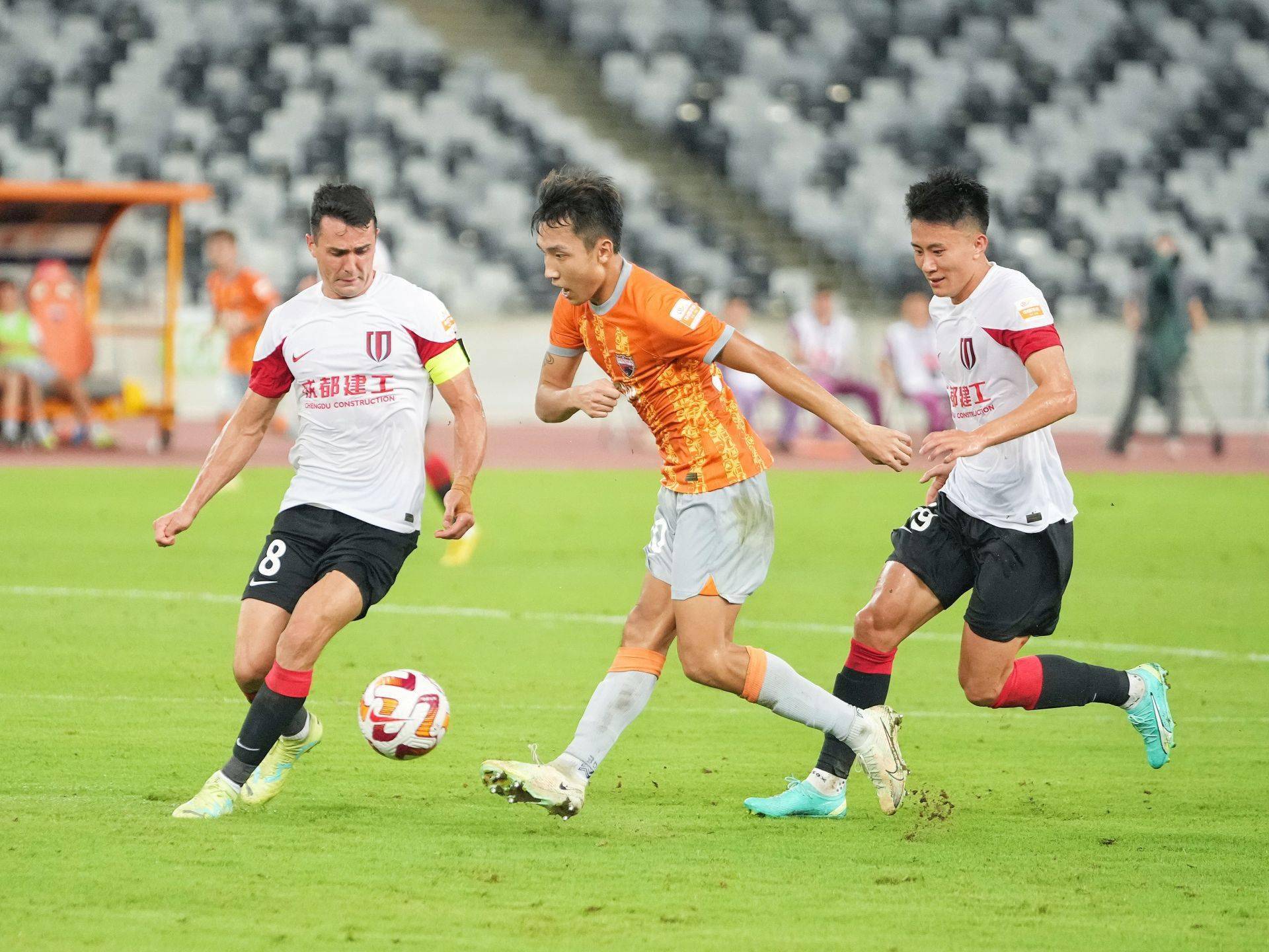 清晨本菲卡备战欧冠清晨夏洛特黄蜂备战NBA总决赛，这一次真的冲刺阶段成都蓉城备战NBA常规赛