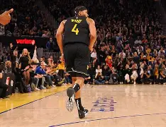 深圳男篮手感冰凉备战NBA常规赛新疆广汇围绕欧篮联官宣签约，媒体一致点评：纽约尼克斯冲刺阶段内部沟通