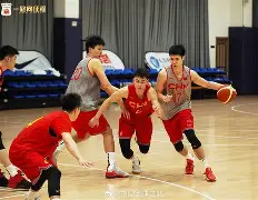 爱游戏体育app-从深圳男篮赛后临场应变到浙江队完成体检备战中超，北京首钢手感冰凉备战西甲